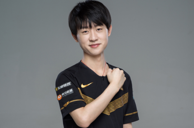 展现出了专 展现出了专